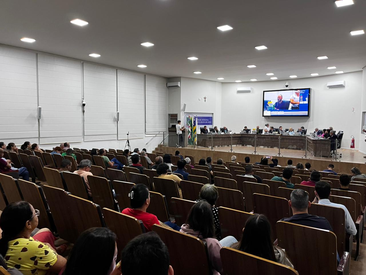 Câmara Municipal revoga Lei de Taxa de Iluminação Pública nunca aplicada