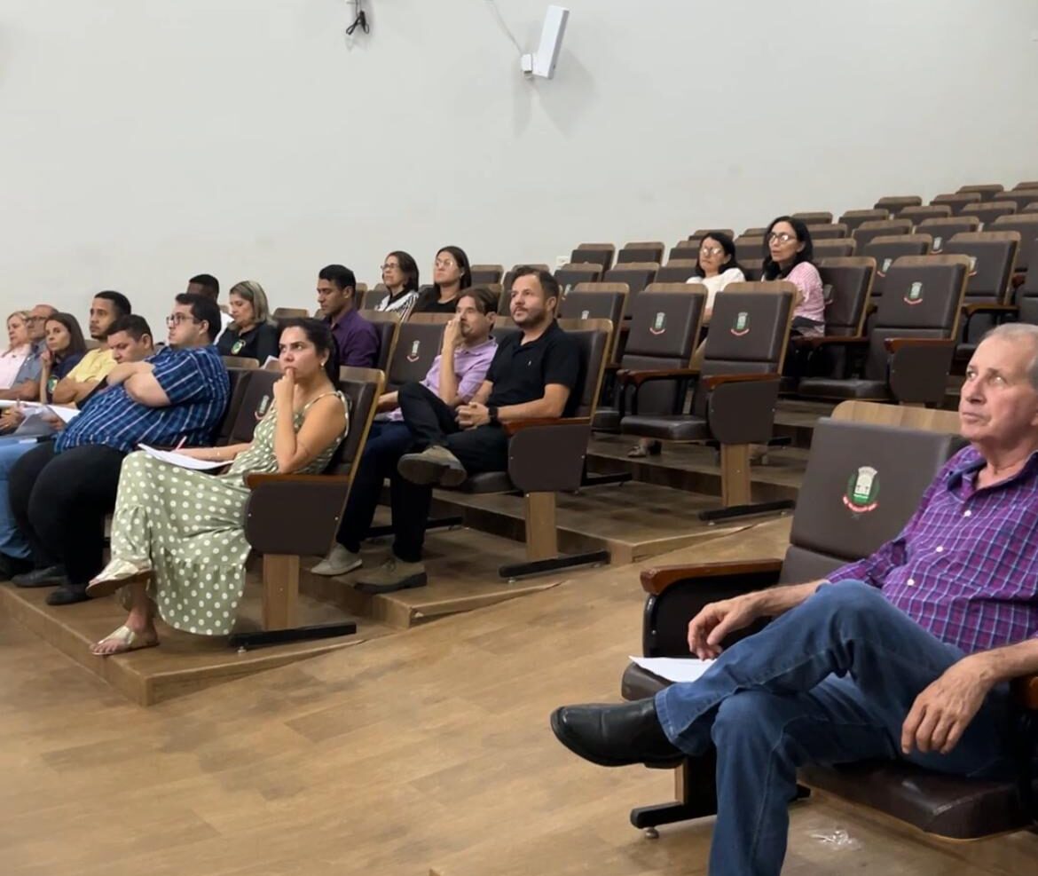 Câmara Municipal realiza reunião à respeito das Emendas Impositivas